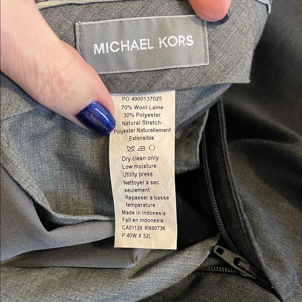 Classic Men's Gray Suit - Picture 4 of 5